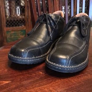 Clark’s leather shoes GUC sz 9.5
